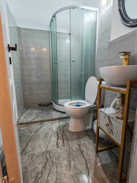 Titan, Metrou Costin Georgian,