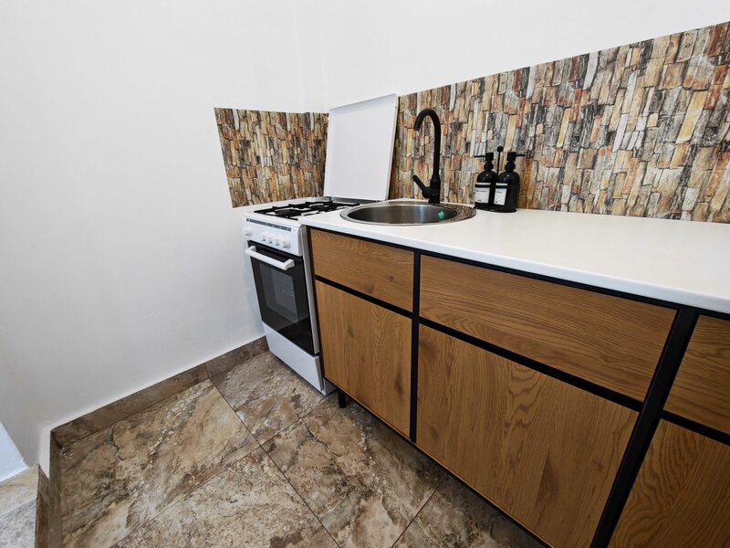 Titan, Metrou Costin Georgian,